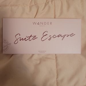 NIB Wander Beauty Suite Escape Eyeshadow Palette